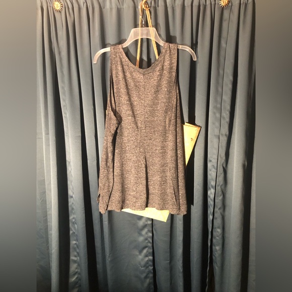 Old navy pocket top (inventory tub #1) - Picture 3 of 5